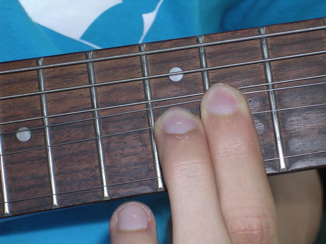 Guitar string bending